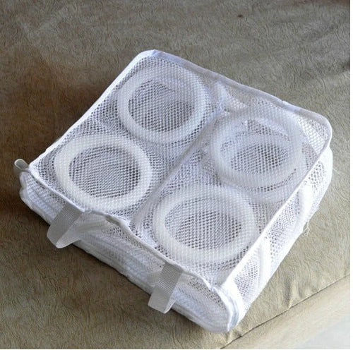 Buuttr mesh sneaker washing bag, zipped closed